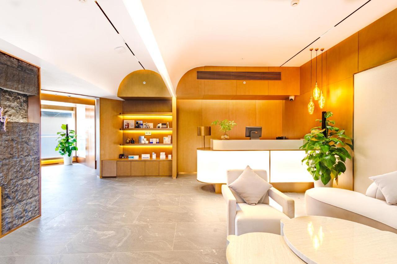 Howard Johnson Plaza By Wyndham Blue Bay Sihanoukville Exterior photo