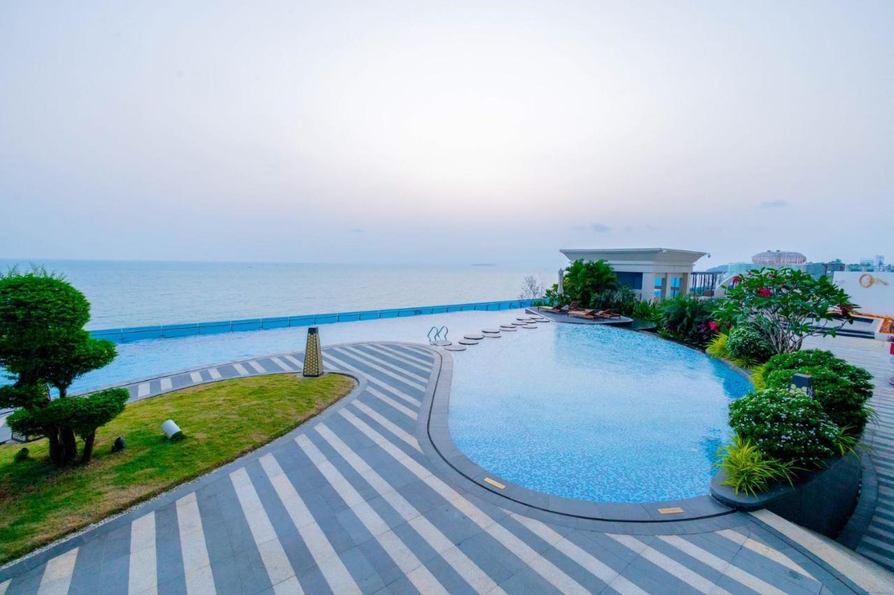 Howard Johnson Plaza By Wyndham Blue Bay Sihanoukville Exterior photo